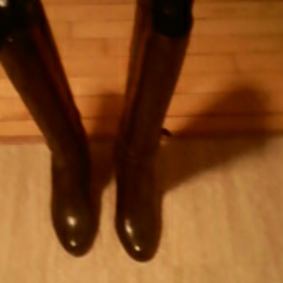 Slight Burgundy high boots - Picture 1 of 3